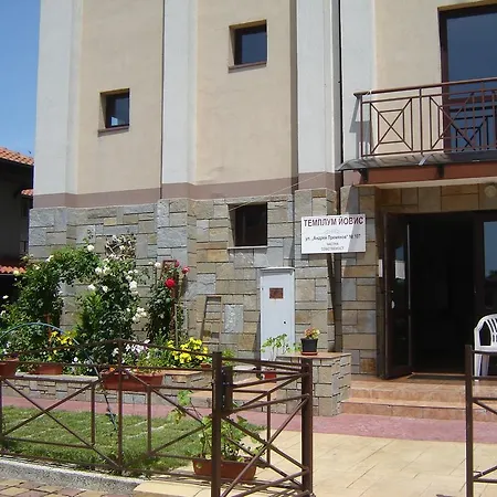 Templum Yovis Apartament *